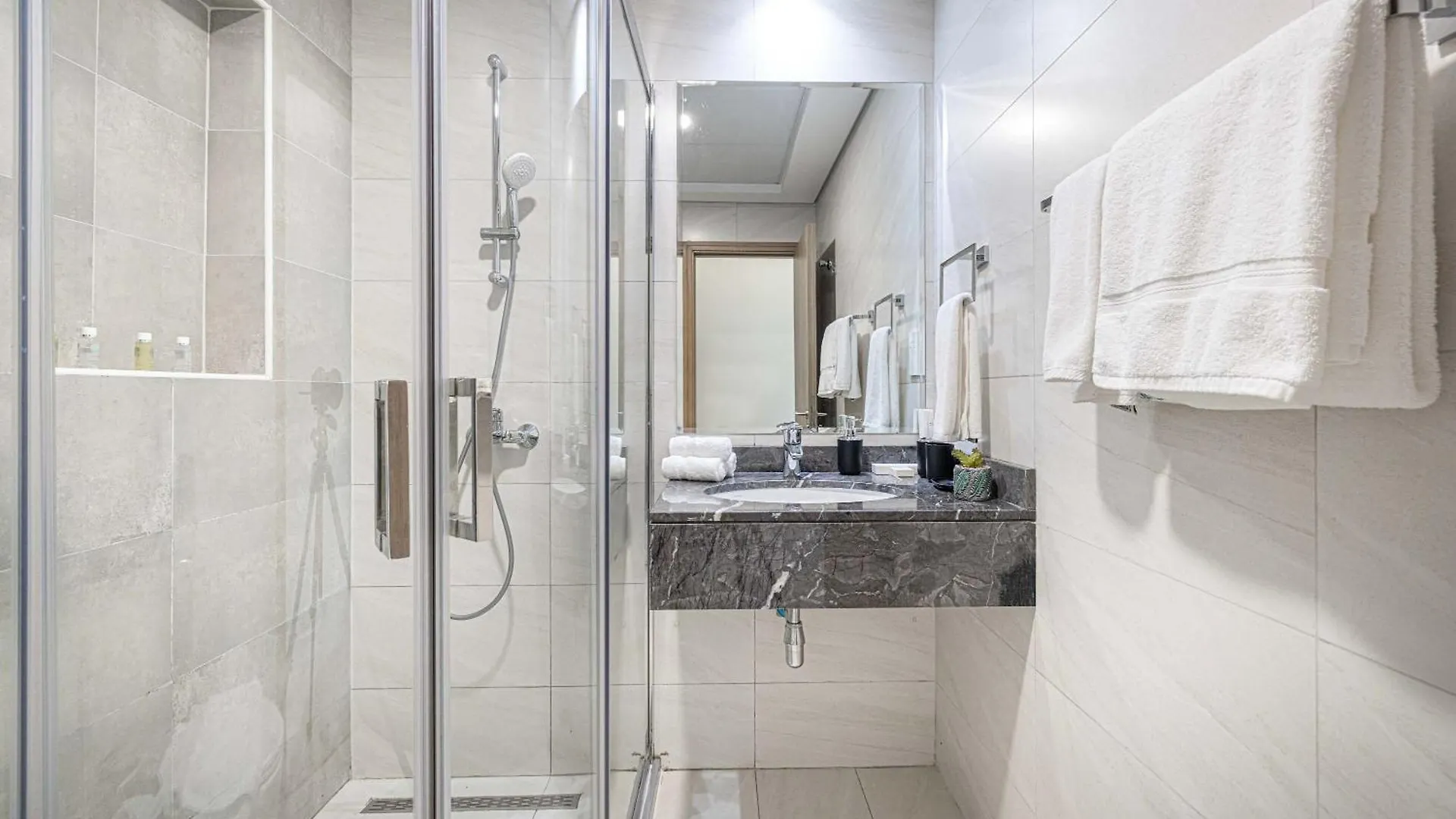 Urban 1Br City View In The Bay Business Bay Dubai United Arab Emirates