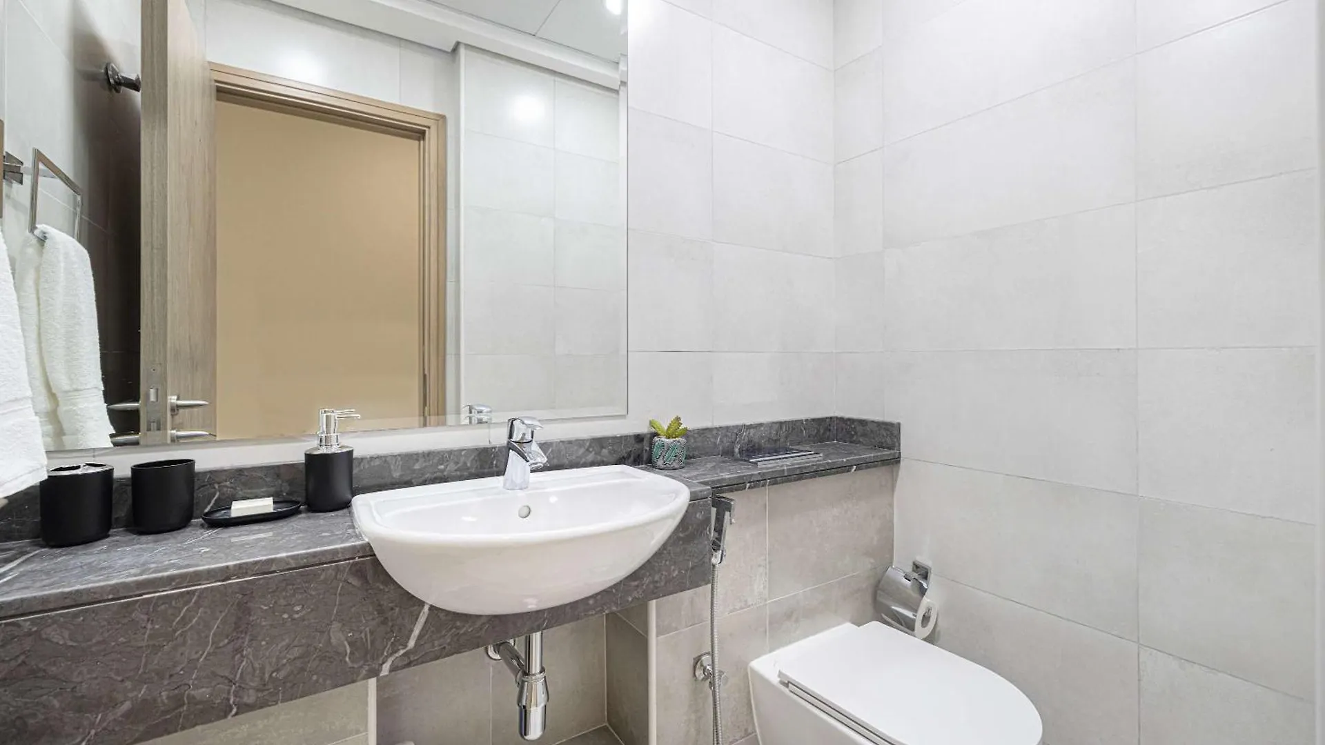 Urban 1Br City View In The Bay Business Bay Dubai